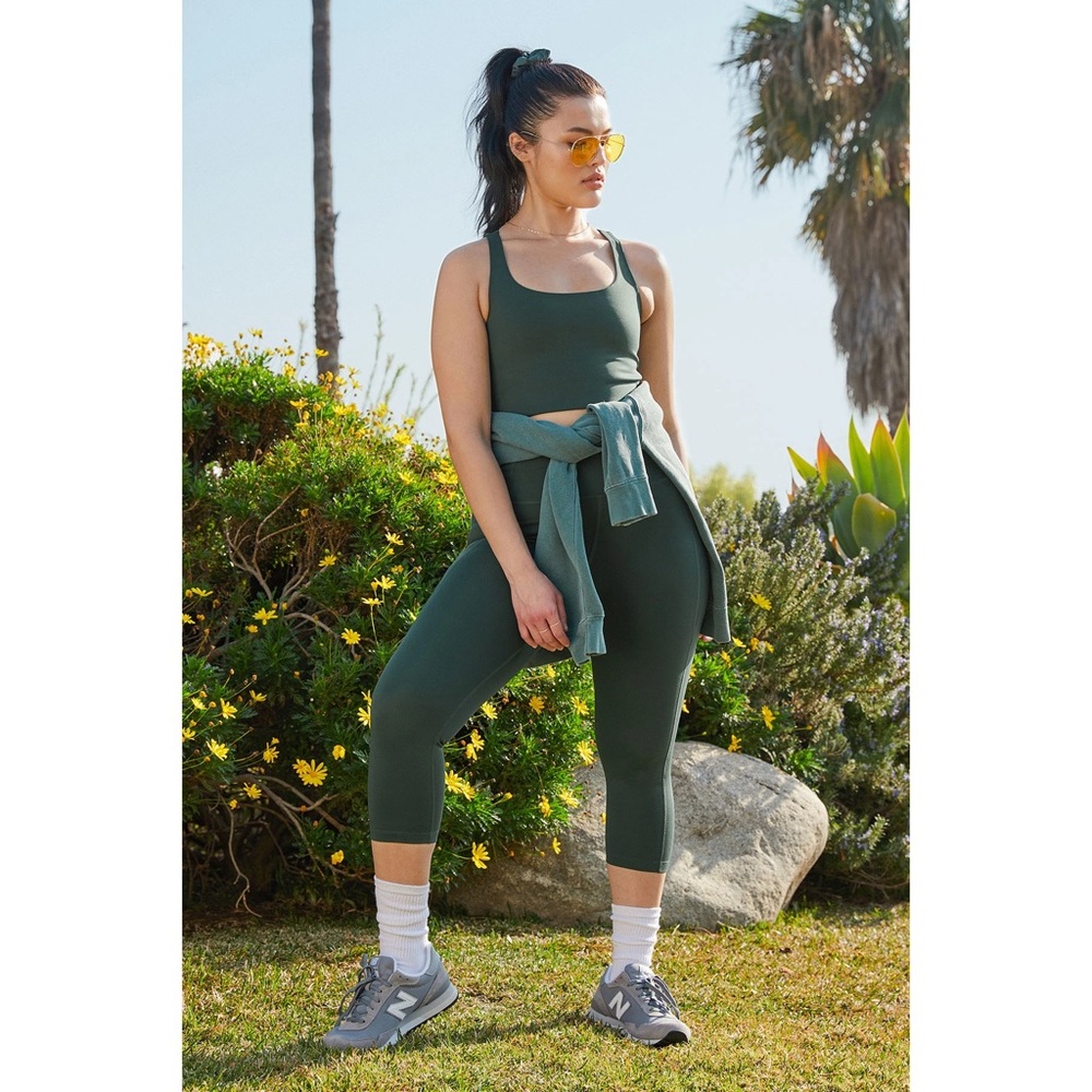 Girlfriend Moss High-Rise Crop Pocket Legging